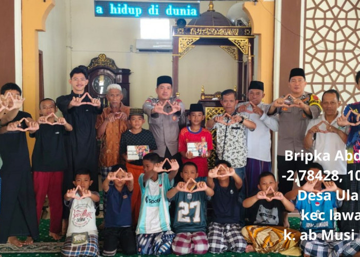 Sapa Ramadan dengan Kebaikan, Polsek Babat Toman Bagikan Puluhan Alquran di Desa Ulak Teberau
