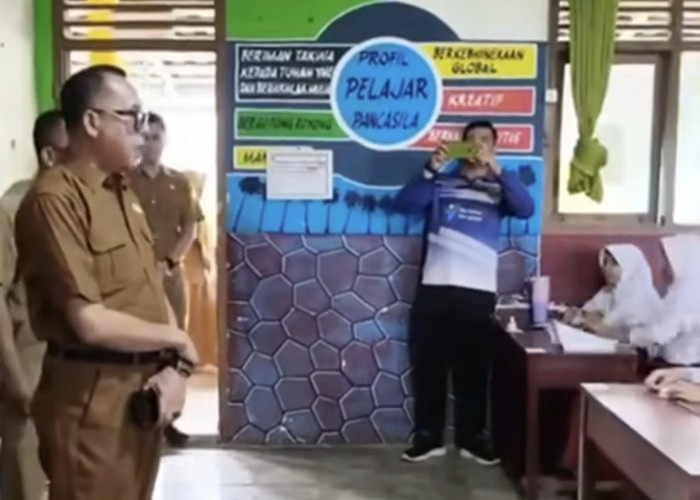 Kadisdikbud Muba Tinjau Pelaksanaan Ujian Sekolah di SDN 11 Sekayu