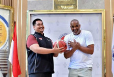 Legenda Basket NBA Phil Handy Gelar Pelatihan untuk Pebasket Muda Indonesia