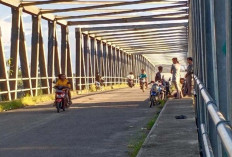 Anak Muda di Sanga Desa Muba, Jadikan Jembatan Sebagai Lokasi Nongkrong 
