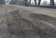 Waspada! Jembatan Muara Rawas Desa Terusan Muba Kondisi Aspal Mulai Rusak 