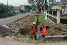 Demi Kenyamanan, Akses Jalan Depan Kantor Kecamatan Sanga Desa Dilakukan Pelebaran 