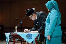 Secara Resmi, Bupati H M Toha dan Wabup Rohman Lantik Ketua dan Pengurus TP PKK Muba Masa Bakti 2025-2030 
