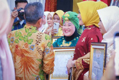 Hari Kartini, Lestarikan ‘Senjang’ Yulia Diganjar Penghargaan SIAP Bidang Sosial Budaya 