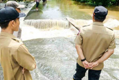 Diterjang Luapan Air yang Deras, Jalan Penghubung Dusun Amblas 