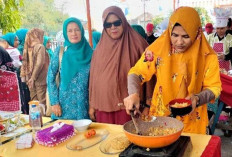 Seru! Sambut HUT RI Ke-79, Para Kades dan Lurah Makai Baju Daster, Ikuti Lomba Memasak Nasi Goreng 