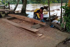 Volume Air Sungai Musi Naik, Berkah bagi Pengrajin Perahu Tradisional, Cek Harga Pesanan Disini