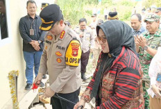 Rumah Tak Layak Huni, Kapolrestabes Palembang Lakukan Tali Asih Bedah Rumah 