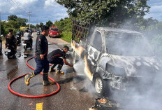 Damkar Babat Toman Padamkan Kebakaran Mobil di Jeramba 3