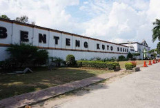 Tersembunyi di Balik Benteng Kuto Besak, Ini Spot Foto Malam Favorit Baru di Ampera