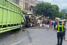 Truk Fuso Hantam Colt Diesel di Prabumulih, Enam Orang Luka-Luka