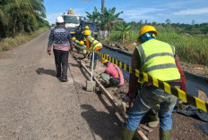 HKI Mulai Cor Beton Jalan Rusak Talang Siku, Tuntaskan Keluhan Warga Muba