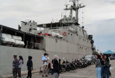 Bersandar di Pelabuhan Boom Baru, TNI AL Menggelar Open Ship