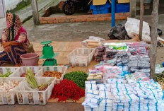 Kantong Plastik Masih Dipakai Pedagang Penjual Takjil di Sanga Desa 