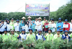 Dorong Petani untuk Terus Berproduksi, PJ Bupati Ajak Panen Cabai 