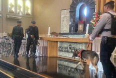 Misa Malam Natal, Jibom Gegana Brimob dan Unit K-9 Polda Sumsel Sterilkan Gereja di Palembang