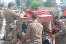 Bandel! Gelar Lapak Dagangan, Sat Pol PP Palembang Tertibkan PKL 