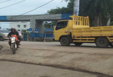 Cor Tanjakan Jalan Randik Sekayu Terkelupas, Pengendara Sepeda Motor Sulit Melintas