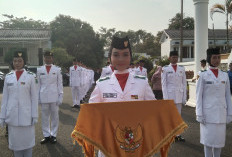 Inilah Sosok Pembawa Baki Pengibar Bendera Merah Putih