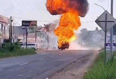 Mobil Angkut Tabung Gas LPG 3 Kg Ludes Terbakar, Mengenai Dua Mobil Lainnya 