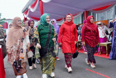 Semarakkan Peringatan Hari Ibu, Gelar Parade  Kebaya 