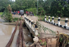 Debit Air Meluap, Jembatan di Prabumulih Timur Nyaris Ambruk