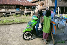 Jajanan Pentol Masih Menjadi Primadona bagi Warga Sanga Desa 