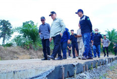 Pj Bupati Muba Tinjau Pengerjaan Jalan Penghubung Antar Kecamatan Senilai Rp1,9 Miliar