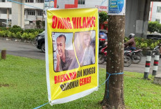 Spanduk Orang Hilang di Simpang Jakabaring Tarik Perhatian Warga
