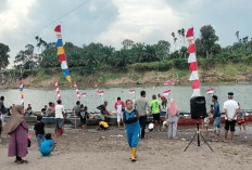 Warga Tumpah Ruah Padati Pantai Bongen, Saksikan Lomba Bidar 