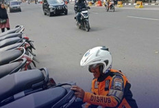 Kembali Petugas Dishub Kota Palembang Gembosi Puluhan Motor yang Parkir Sembarangan 