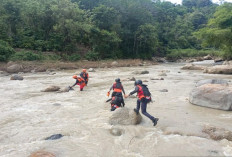 Pelajar SMK Diduga Hanyut, Tim SAR Terus Lakukan Pencarian di Sekitar Air Terjun 