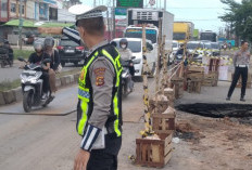 Jalan Amblas Jalintim Palembang–Betung KM 13 Terkendala Debit Air Tinggi