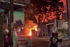 Kebakaran Hanguskan Rumah dan Tiga Kios di Palembang, Diduga Akibat Konsleting Listrik