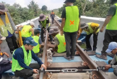 Persiapan Hadapi Libur Nataru, KAI Divre III Palembang Ganti Bantalan dengan Sintetis di Jembatan Baja