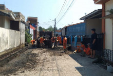 Hari Lingkungan Hidup Sedunia, Warga VBS Blok D Bersama DLH Muba Bersihkan Lingkungan 