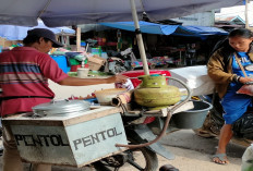 Meski Perekonomian Lesu, Pedagang Pentol Kuah di Babat Toman Masih Raup Untung