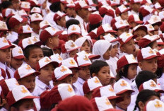 Perubahan Seragam Sekolah, Para Wali Murid Tunggu Anaknya Lulus PPDB, Baru Beli Baju 