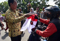 Semarak HUT Kemerdekan RI Ke-79, Pemkab OKI Bagikan 1500 Bendera Merah Putih 