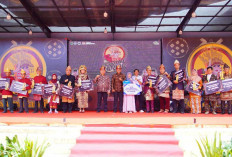 Puluhan Pelestari Seni, Cagar Budaya dan Adat Istiadat Terima Penghargaan di Festival Randik 