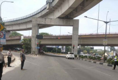 Bus Koperasi Tabrak Motor di Simpang Flyover Bandara