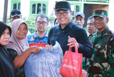 Gercep, Pj Bupati Banyuasin Serahkan Bantuan Korban Puting Beliung 