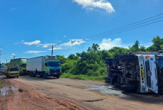 Evakuasi Terkendala, Kemacetan Panjang Landa Jalintim Palembang - Jambi Akibat Truk Fuso Terbalik