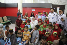 Tinjau Layanan Kesehatan Gratis Meriahkan HUT Ke-79 Pemprov Sumsel 