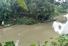 Pasca Banjir, Ramai-Ramai Warga Turun ke Sungai Panai Bawa Tangkul