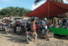 Pengunjung Ramai, Para Pedagang Pasar Kalangan Desa Nganti Tersenyum, Omset Meningkat 