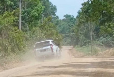 Kemarau Tiba, Akses Jalan Macang Sakti di Muba, Pengendara Melintas ‘Mandi Debu’