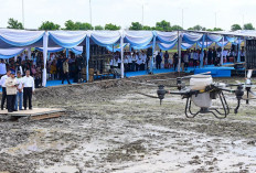  Presiden Prabowo Terkesima Teknologi Drone di Lahan Rawa Ogan Ilir, Tanam Padi 25 Hektare Sehari