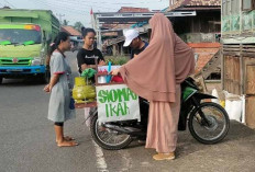 Jualan Siomay Keliling, Pedagang Ini Raup Omset Ratusan Ribu 