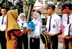 Siswa SMA Plus Negeri 17 Palembang Dapat Piagam dari Ibu Negara 